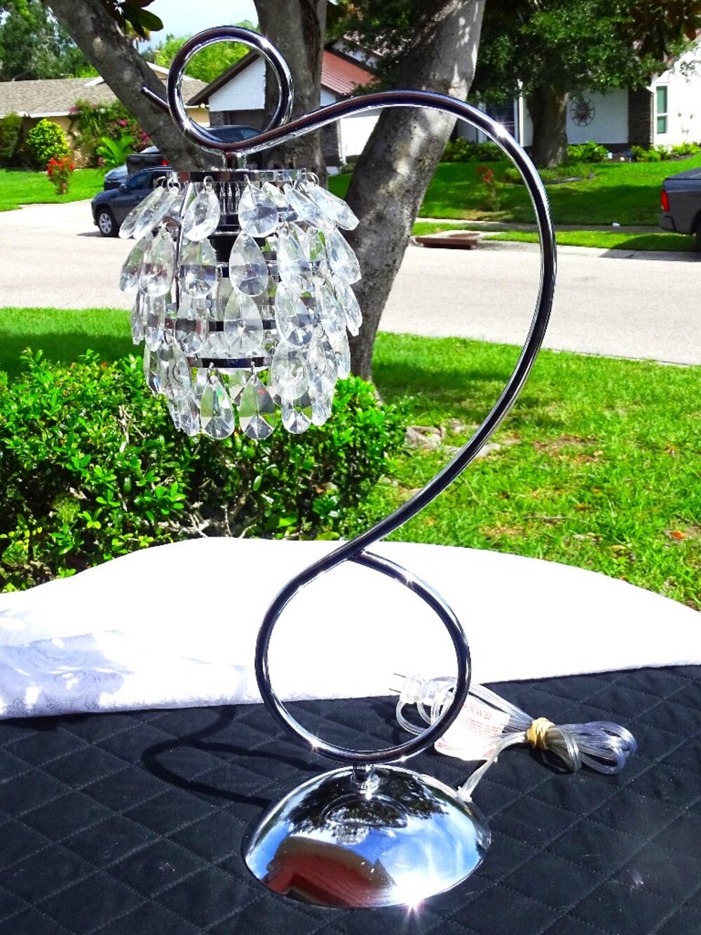 Table Lamp w/acrylic crystals 20"
